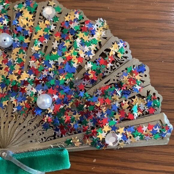 Wonderful Vtg   plastic spangled & beaded gold fan Christmas tree ornament - Picture 4 of 8